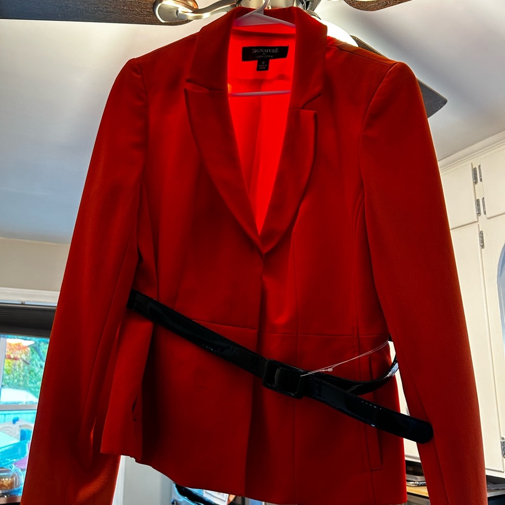 Skirt suit
